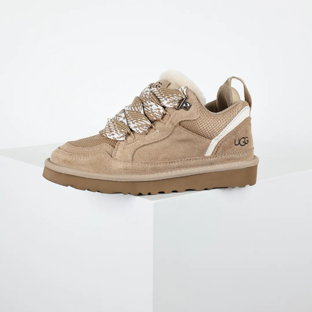 Pick up locally 💰660 Core recommended good price Independently developed original outsole, cashmere insole, keeping warm in winter, suitable for home use. In recent years, uug has launched a style series, which is partially skewed towards the preferences of young consumers, and has also been at the forefront of fashion trends. Shoe body material, water-repellent coated suede upper, 17mm UGGPURE™ implanted wool insole, lightweight non-slip and comfortable rubber outsole, with brand LOGO, complete packaging, size: 35 36 37 38 39 40 41 42 43 44 45